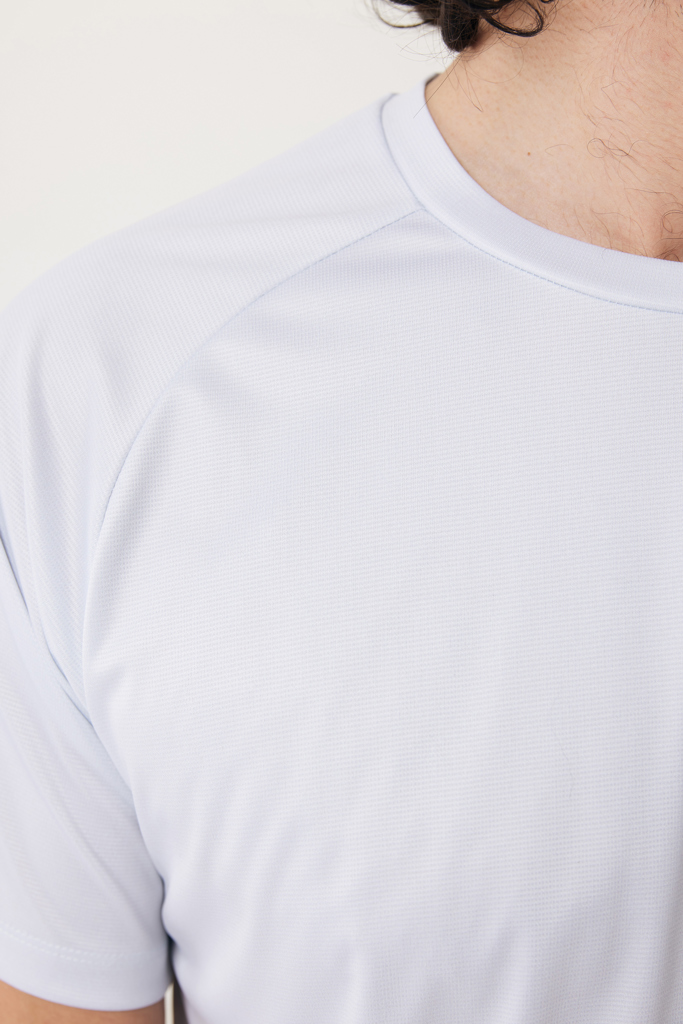 Gros plan t-shirt gris col rond