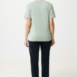 Vue arrière d’une personne en t-shirt vert