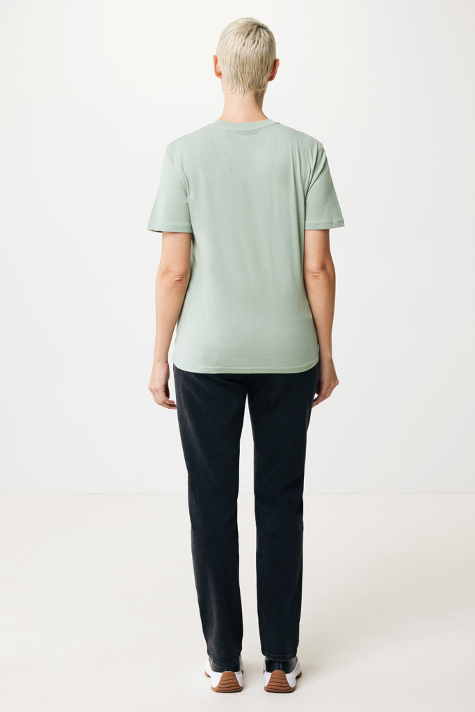 Vue arrière d’une personne en t-shirt vert
