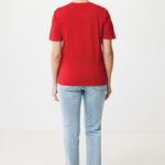 Personne de dos en t-shirt rouge