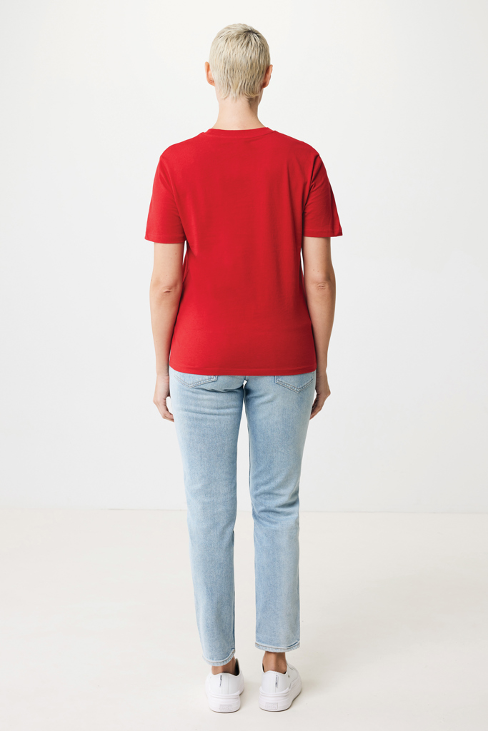 Personne de dos en t-shirt rouge