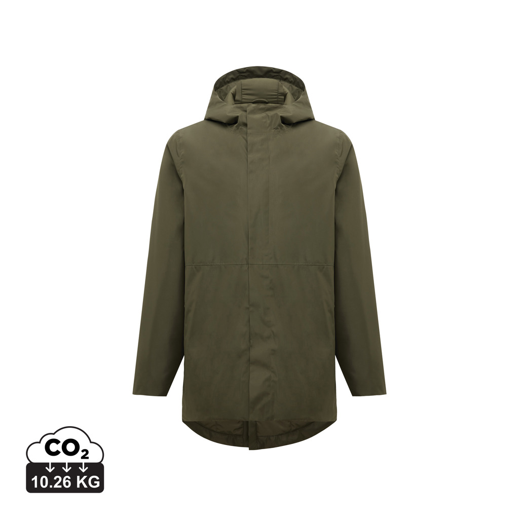 Veste imperméable verte à capuche sur fond blanc