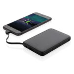 Smartphone connecté à une batterie externe noire