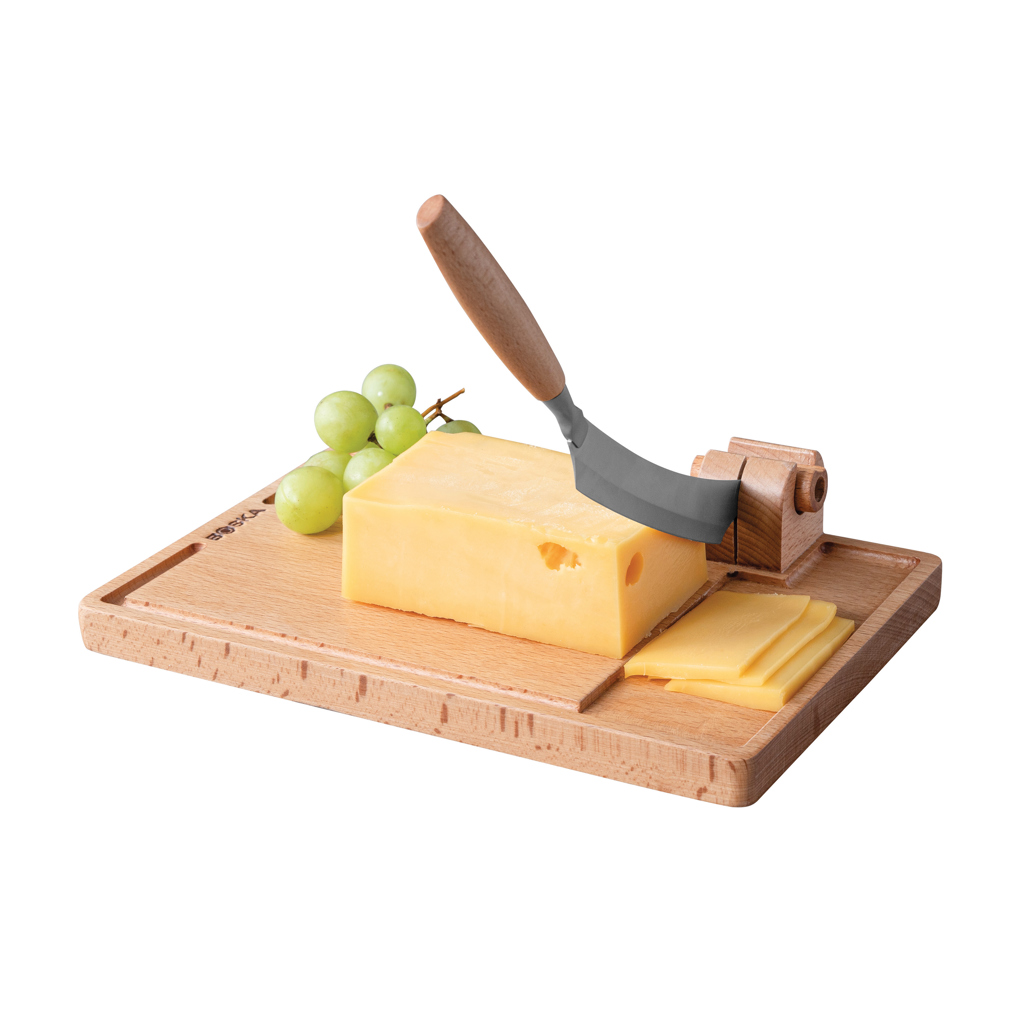Bloc de fromage sur planche avec raisin