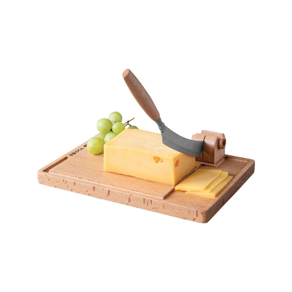 Bloc de fromage sur planche avec trancheuse