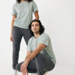 Deux modèles en tenues décontractées vert pastel