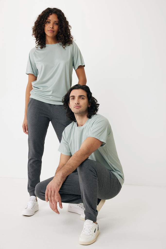 Deux modèles en tenues décontractées vert pastel