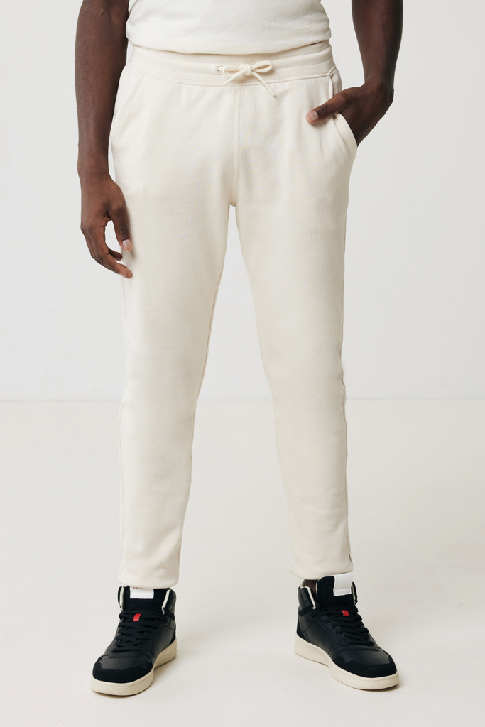 Pantalon de jogging crème avec baskets noires