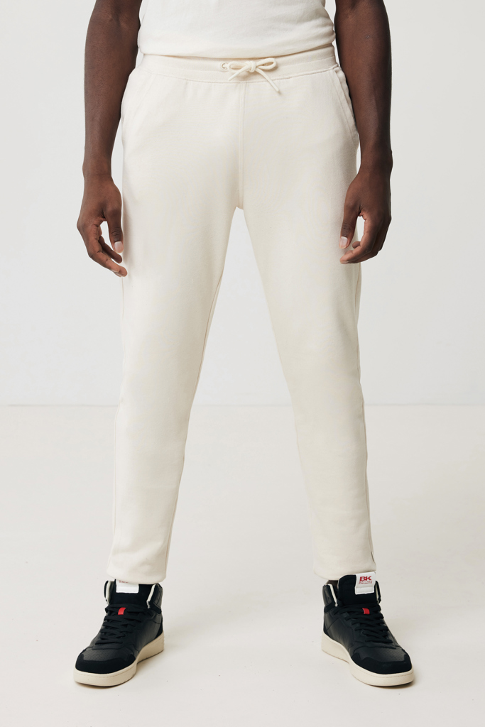 Pantalon jogging beige avec baskets noires