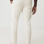 Pantalon beige ajusté vu de dos