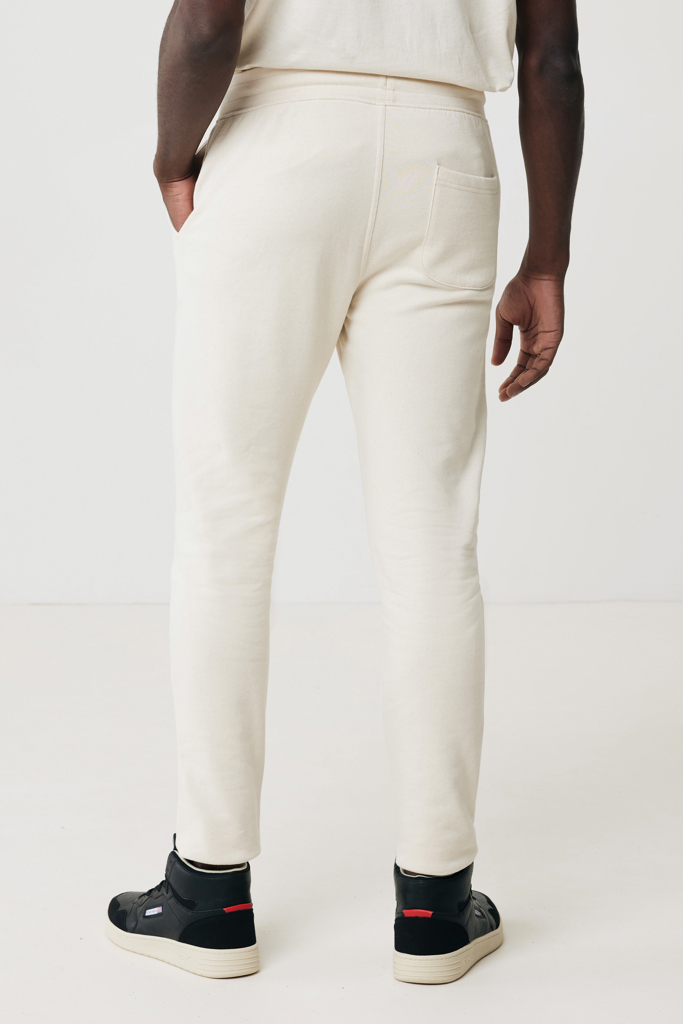 Pantalon beige ajusté vu de dos